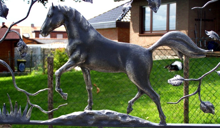 smeedijzer paard