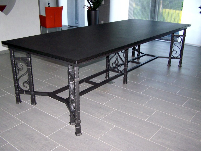 Table en fer forgé
