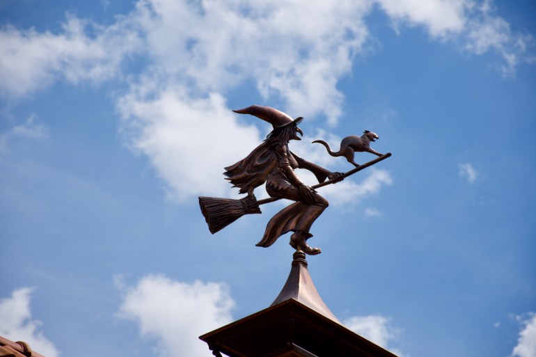 heks, kat, poes, windwijzer, schouwkap, bezem, heksen